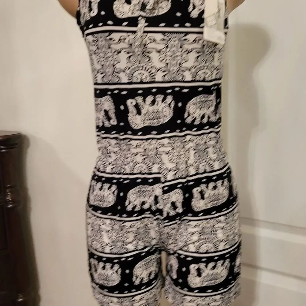BLACK/WHITE CASUAL ROMPER  - Picture 3 of 13